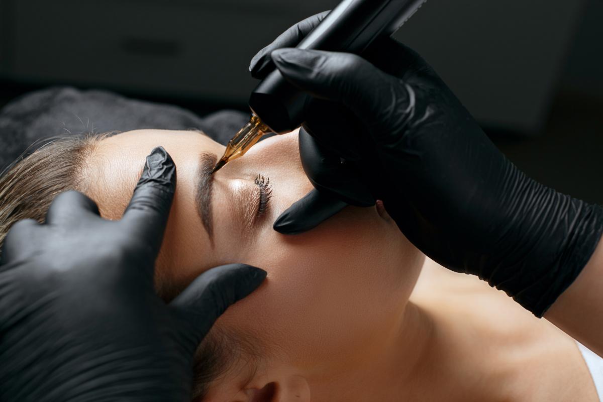 Sourcils poudrés Paris