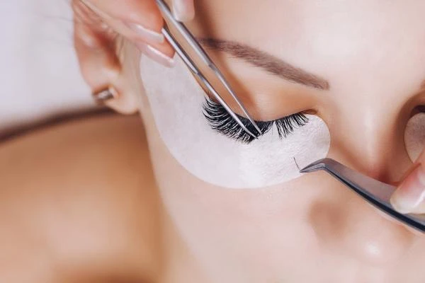 Extensions de cils  