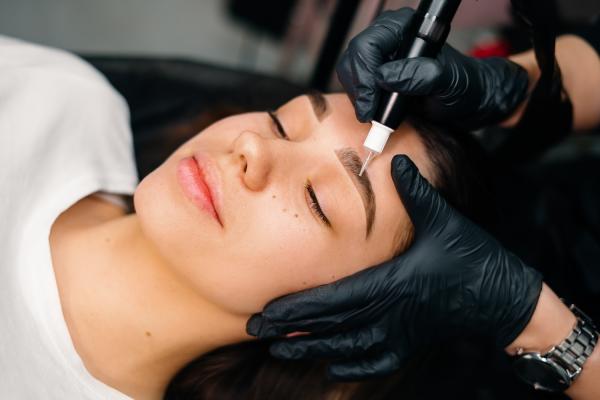 Retouches maquillage permanent